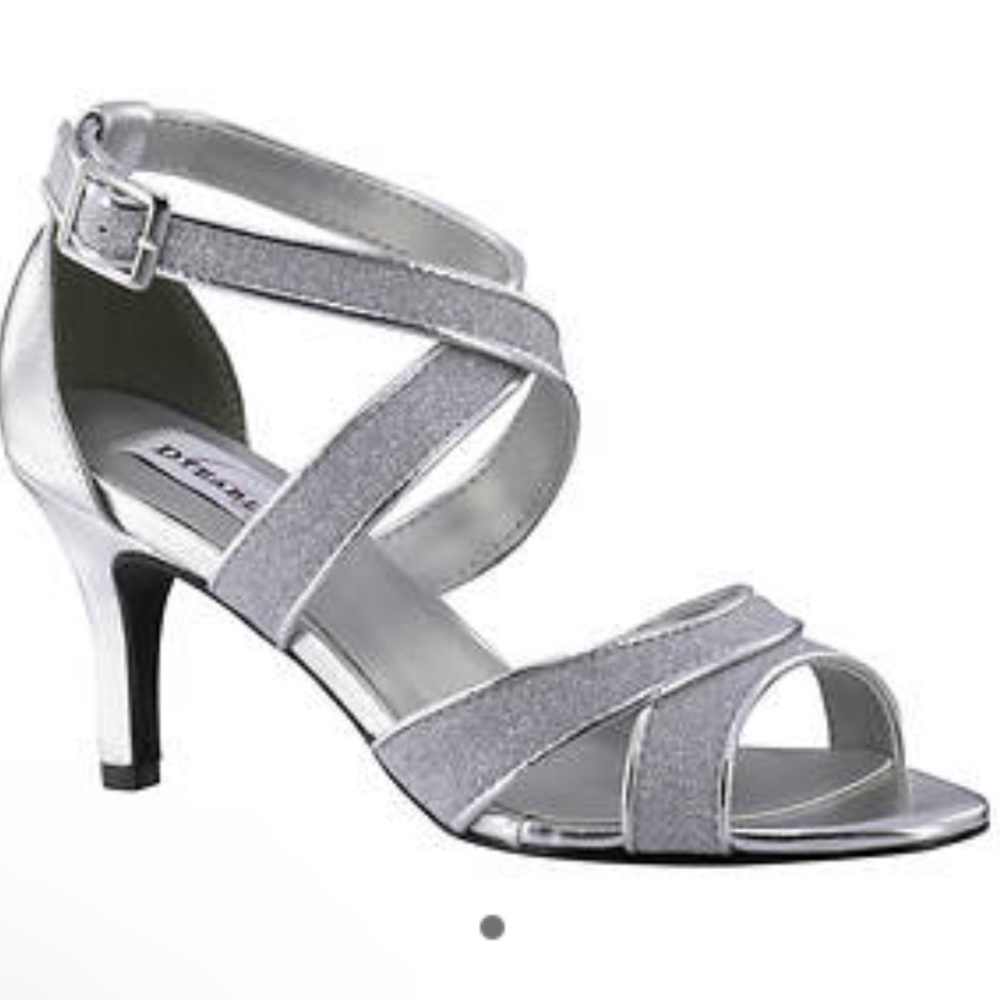 *New* Silver Strappy Dyeables Size 8W